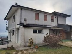 Casa Bi/Trifamiliare in Residenziale