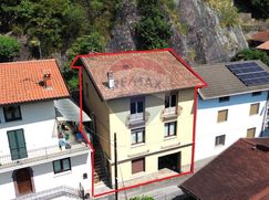 Casa Bi/Trifamiliare in Residenziale