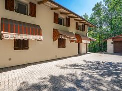 Casa Bi/Trifamiliare in Residenziale