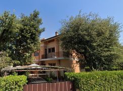 Casa Bi/Trifamiliare in Residenziale