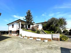 Casa Bi/Trifamiliare in Residenziale