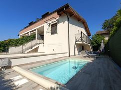 Casa Bi/Trifamiliare in Residenziale