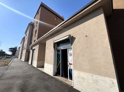 Negozio/Locale commerciale in Commerciale