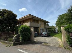 Casa Bi/Trifamiliare in Residenziale