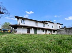 Casa Bi/Trifamiliare in Residenziale