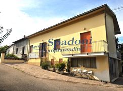 Casa Bi/Trifamiliare in Residenziale