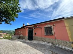Casa Bi/Trifamiliare in Residenziale