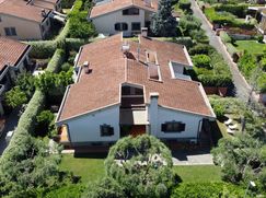Casa Bi/Trifamiliare in Residenziale