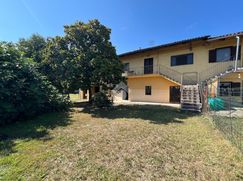 Casa Bi/Trifamiliare in Residenziale