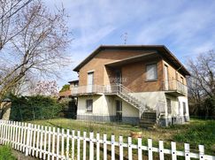 Casa Bi/Trifamiliare in Residenziale