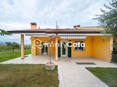 Casa Bi/Trifamiliare in Residenziale