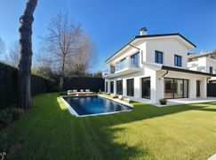 Casa Bi/Trifamiliare in Residenziale