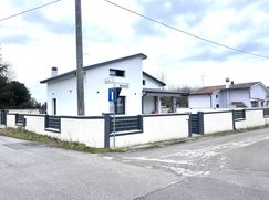Casa Bi/Trifamiliare in Residenziale