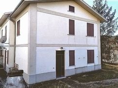 Casa Bi/Trifamiliare in Residenziale