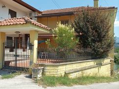 Casa Bi/Trifamiliare in Residenziale