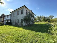 Casa Bi/Trifamiliare in Residenziale