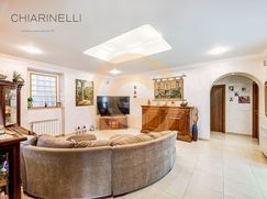 Casa Bi/Trifamiliare in Residenziale