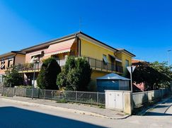 Casa Bi/Trifamiliare in Residenziale