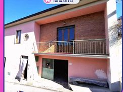 Casa Bi/Trifamiliare in Residenziale