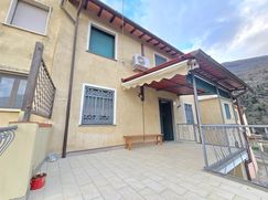 Casa Bi/Trifamiliare in Residenziale
