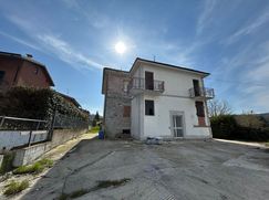 Casa Bi/Trifamiliare in Residenziale