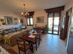 Casa Bi/Trifamiliare in Residenziale