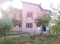 Casa Bi/Trifamiliare in Residenziale