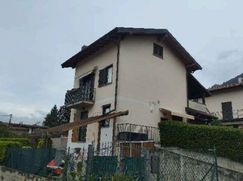 Casa Bi/Trifamiliare in Residenziale