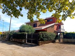 Casa Bi/Trifamiliare in Residenziale