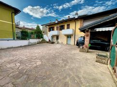 Casa Bi/Trifamiliare in Residenziale
