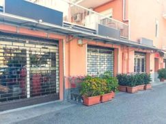 Negozio/Locale commerciale in Commerciale