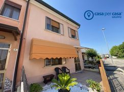 Casa Bi/Trifamiliare in Residenziale