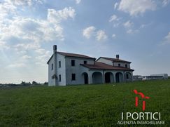 Casa Bi/Trifamiliare in Residenziale