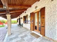 Casa Bi/Trifamiliare in Residenziale