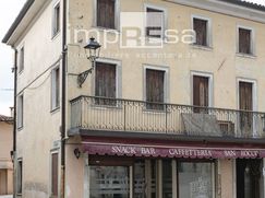 Casa Bi/Trifamiliare in Residenziale