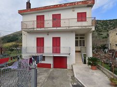 Casa Bi/Trifamiliare in Residenziale