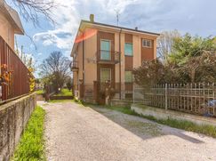 Casa Bi/Trifamiliare in Residenziale