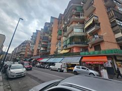 Attività/Licenza (con o senza mura) in Commerciale