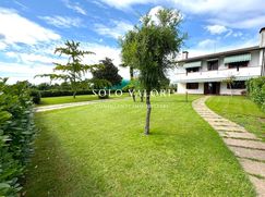 Casa Bi/Trifamiliare in Residenziale