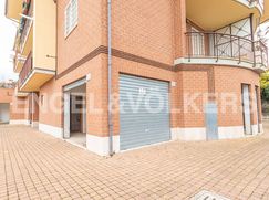 Negozio/Locale commerciale in Commerciale
