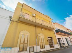 Casa Bi/Trifamiliare in Residenziale