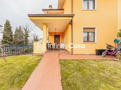 Casa Bi/Trifamiliare in Residenziale