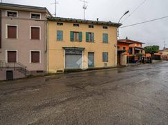 Casa Bi/Trifamiliare in Residenziale