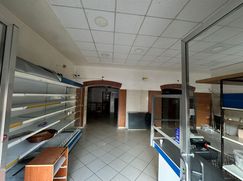 Negozio/Locale commerciale in Commerciale