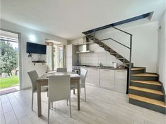 Casa Bi/Trifamiliare in Residenziale