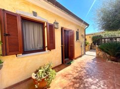 Casa Bi/Trifamiliare in Residenziale