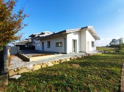 Casa Bi/Trifamiliare in Residenziale