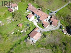 Casa Bi/Trifamiliare in Residenziale