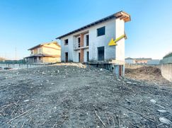 Casa Bi/Trifamiliare in Residenziale