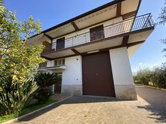 Casa Bi/Trifamiliare in Residenziale